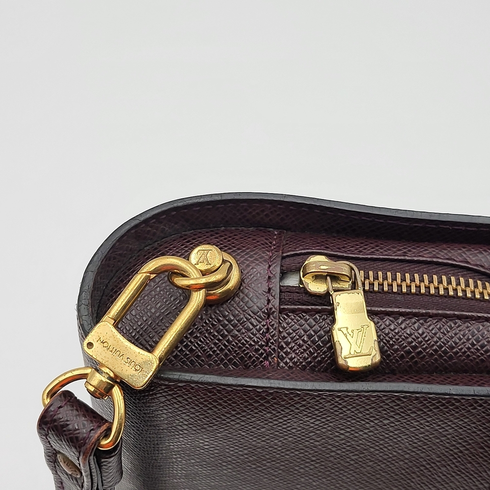 LOUIS VUITTON Taiga Baikal Clutch Bag Acajou..Authentic!! - Picture 9 of 16